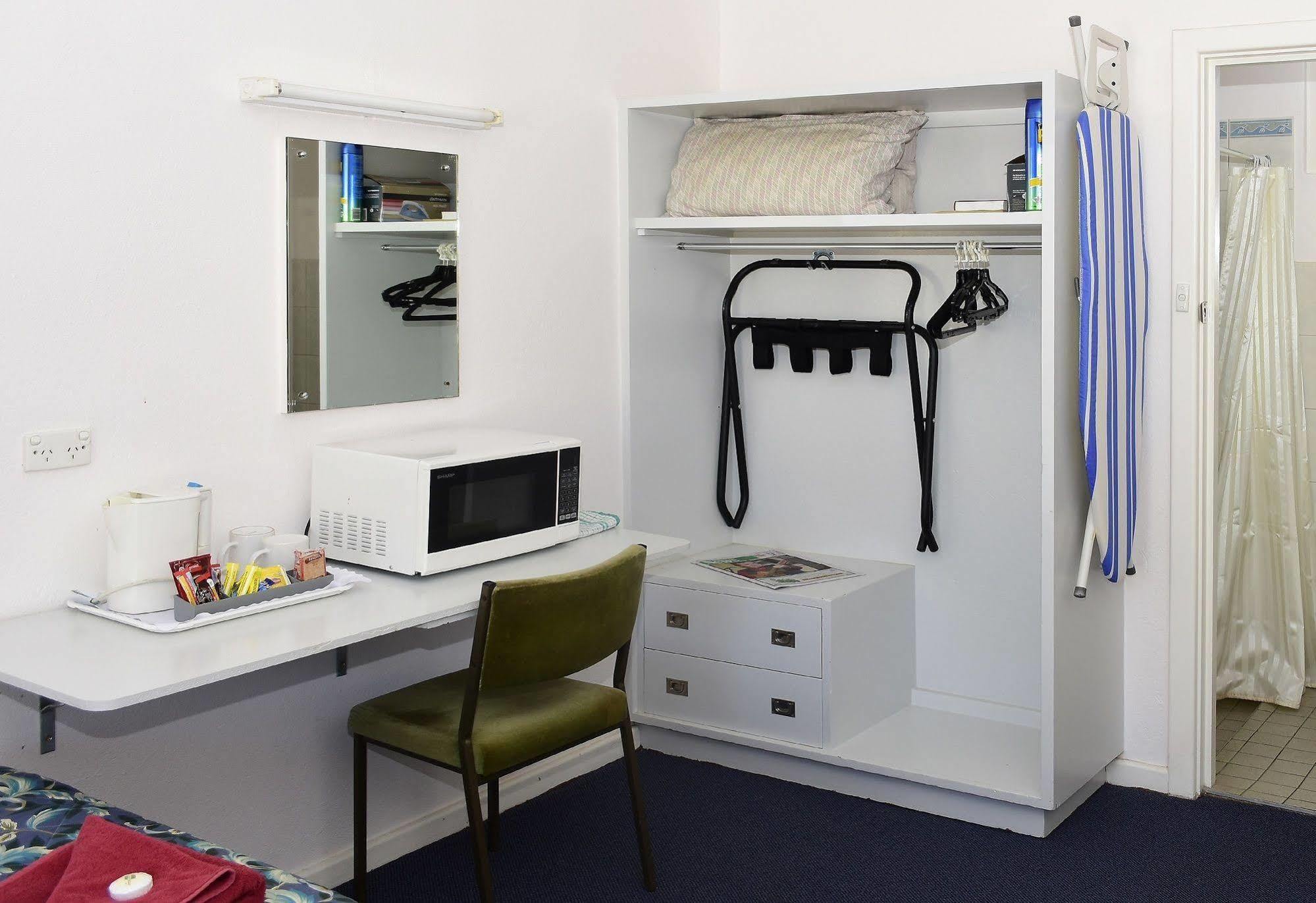 Travelway Motel พอร์ตพีรี ภายนอก รูปภาพ